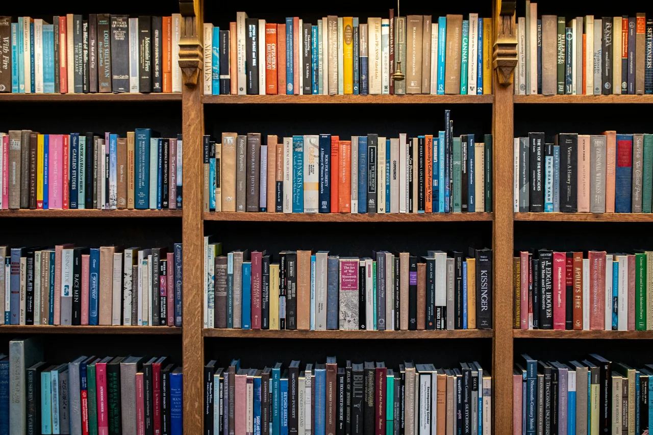 Bookshelves filled with books in Suzzallo Library